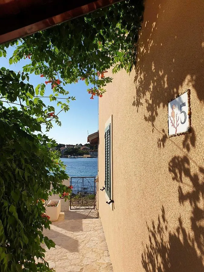 Apartment Holiday Home Kucerina Croatia