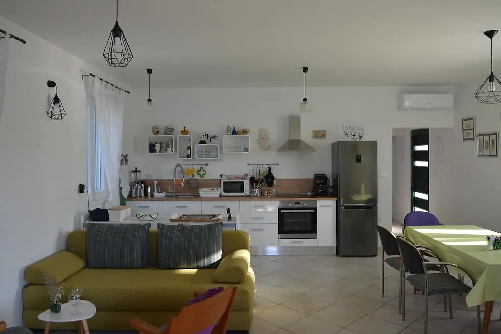 Apartment Holiday Home Kucerina Croatia